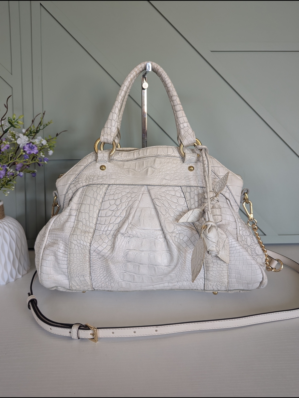 vintage Brahmin Louise Rose satchel in a white or light crecam crocodile-embosse